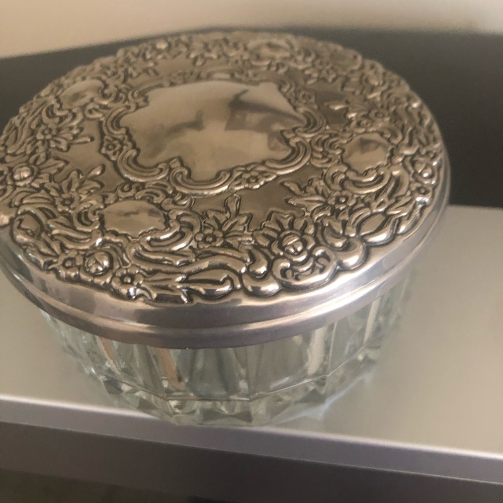 Decorative Vintage Italian Cry Jewelry Trinket Dish with Ornate Silver-Tone Lid